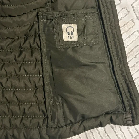 Abercrombie & Fitch Dark Green Quilted Vest - Picture 2 of 4